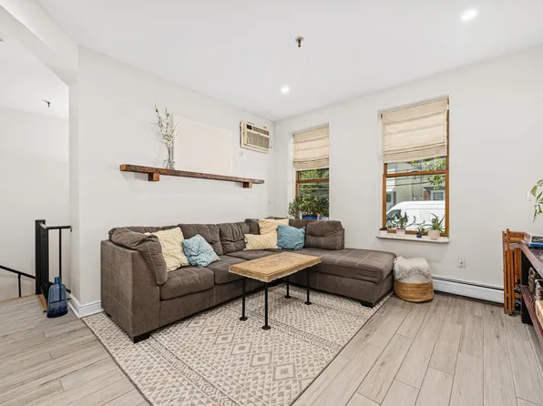 54 Magnolia Avenue image 3 of 17