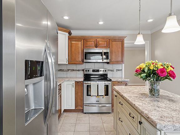 5th image of 1220 Walnut Dr