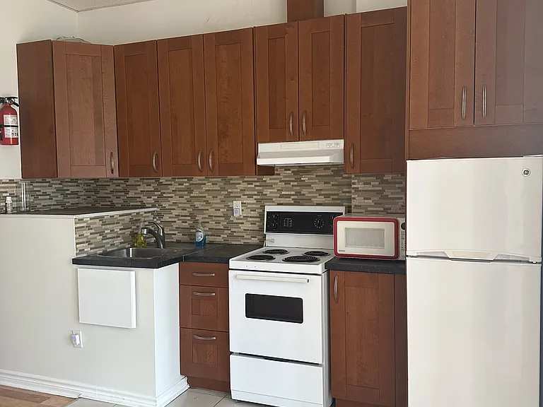 1504 Queen St W #2A — Photo 6