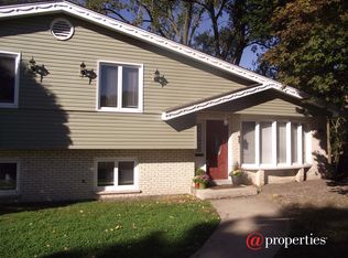 8063 Country Club Ln, North Riverside, IL 60546