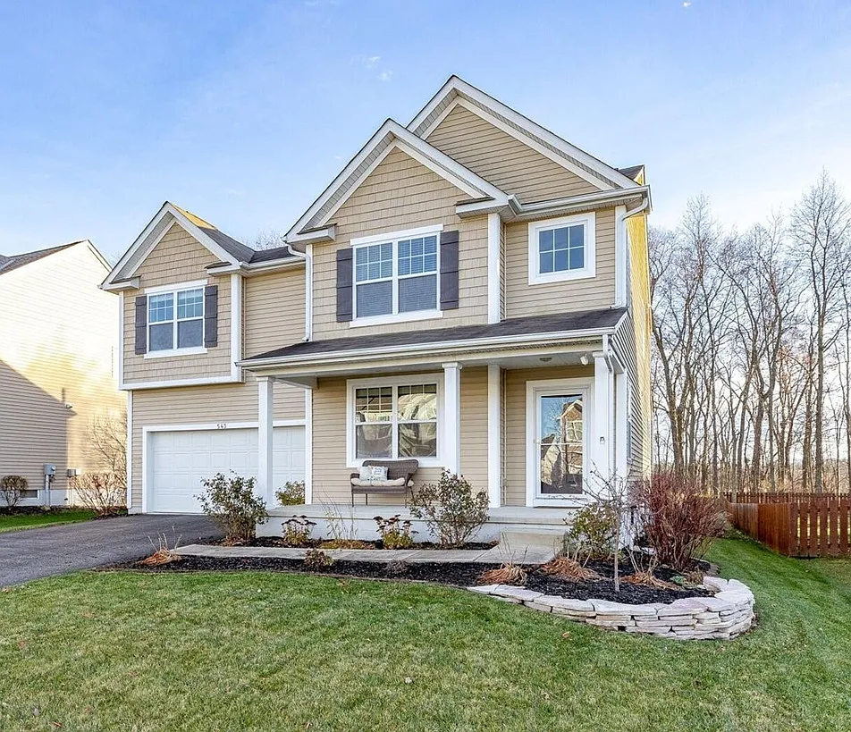 4 bed, 2.5 bath, 2400 sqft, $2,899 — Photo 1