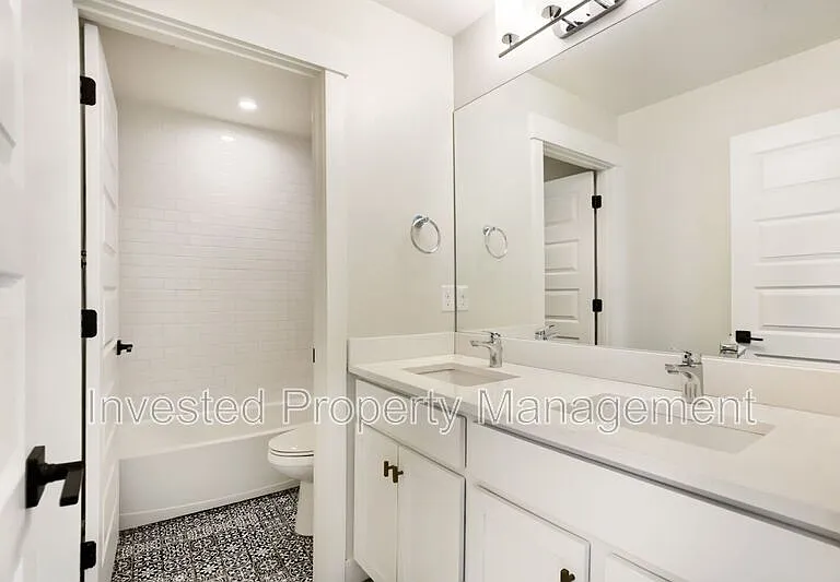 3750 N Gilpin St — Photo 16