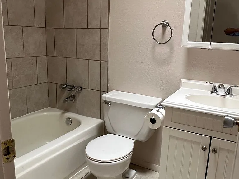 1232 Hupmobile Dr NE — Photo 10