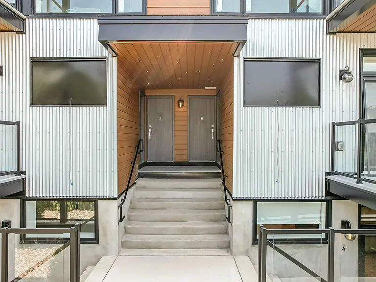 845 Champlain St — Photo 21