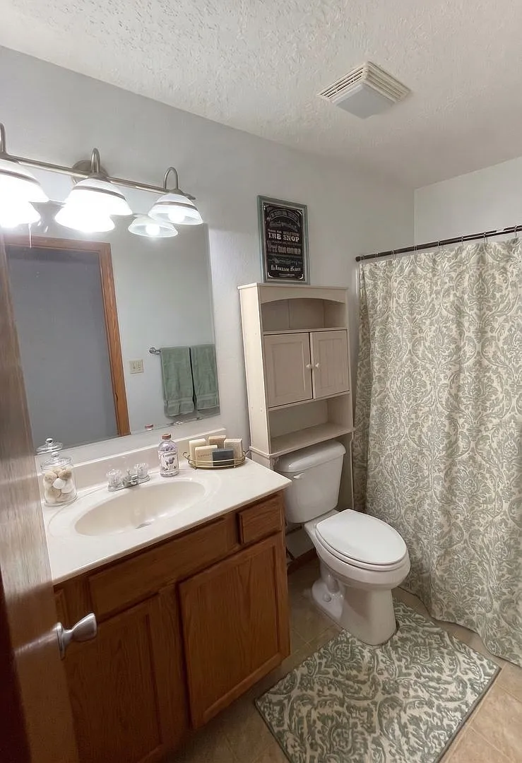 3 Bedroom 3.5 Bathroom Townhouse - Coming October — Photo 4