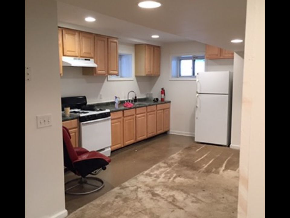 1st image of 129 Orchard St APT 1