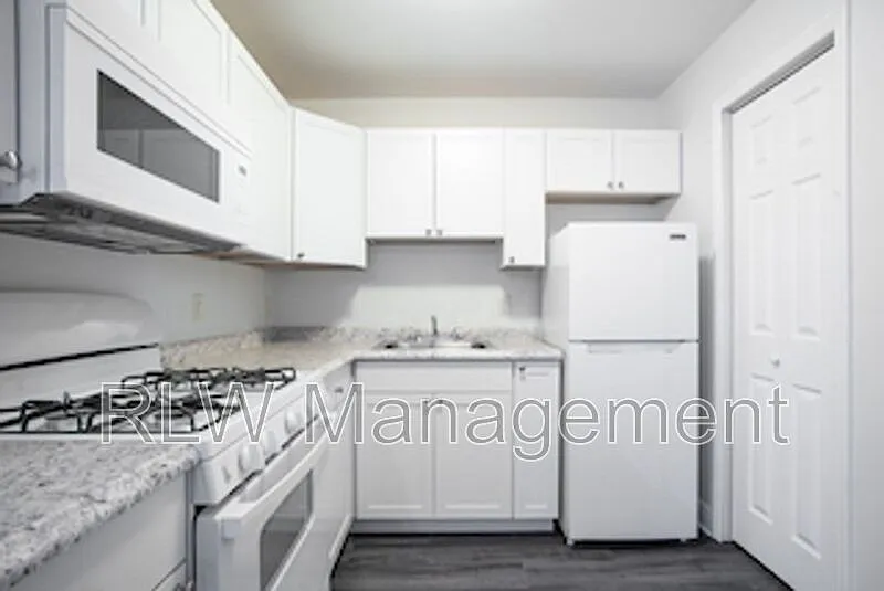 11 N Central Ave — Photo 2