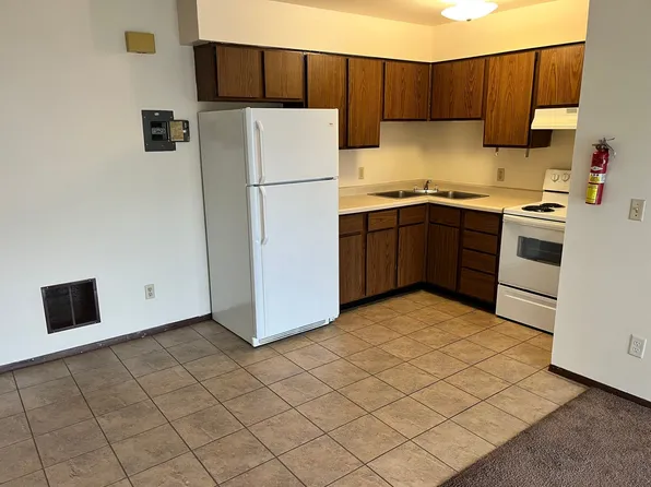 1016 W MacArthur Ave