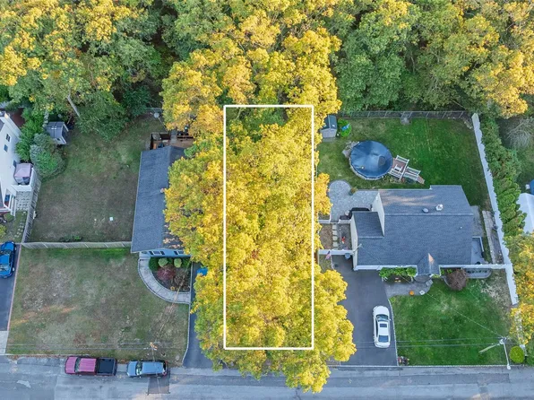 Arlington St, Patchogue, NY 11772