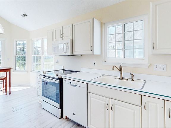 4th image of 353 Vista Cir #25B