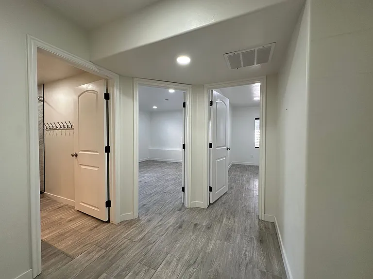 4000 E Mount Airey Dr — Photo 15