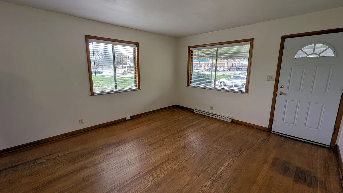 Building Photo - 946 N Hamilton Ave