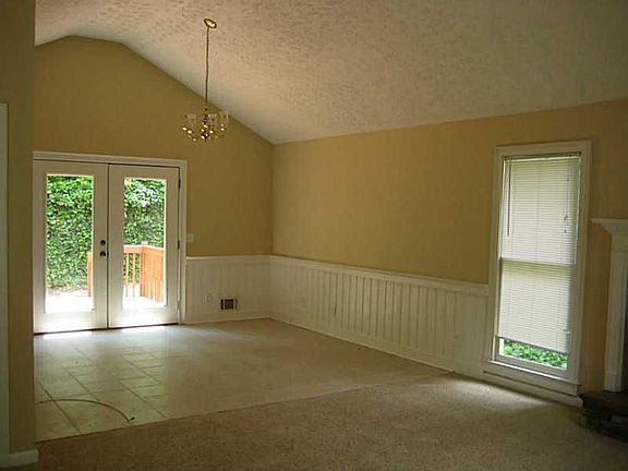 5th image of 406 Melanie St