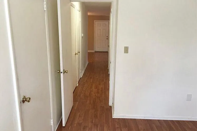 2 bed, 950 sqft, $2,300 — Photo 4