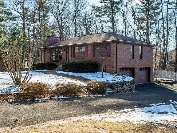 3rd image of 8 Ledgewood Dr