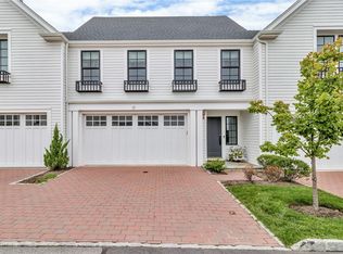 17 Lavender Ln, Port Chester, NY 10573