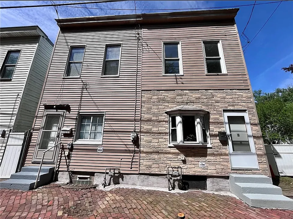 2403 Sorrell St