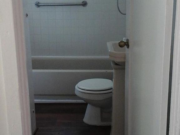 5th image of 2958 Belden St