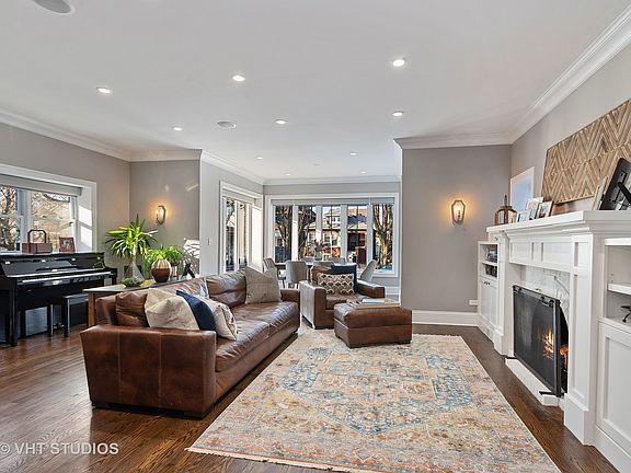 3rd image of 2929 W Leland Ave