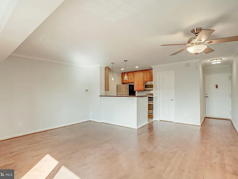 75 S Reynolds St #403 — Photo 7