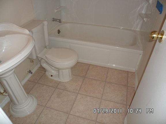 5th image of 3544 N Taft Ave