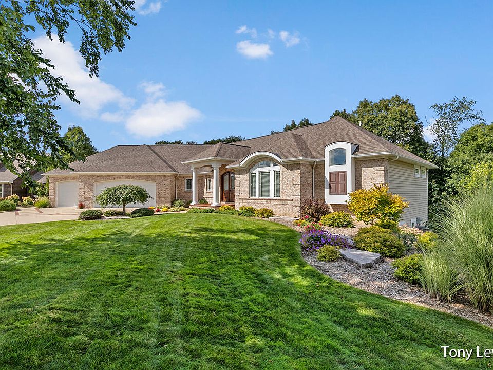 1st image of 663 Stonehenge Dr SW