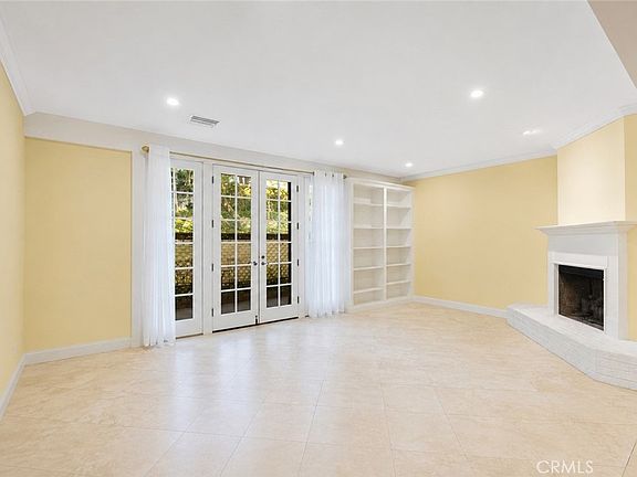 4th image of 24440 Victory Blvd APT 15