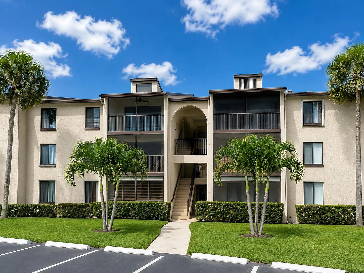 2 bed, 2.0 bath, 1005 sqft, $2,100 — Photo 2