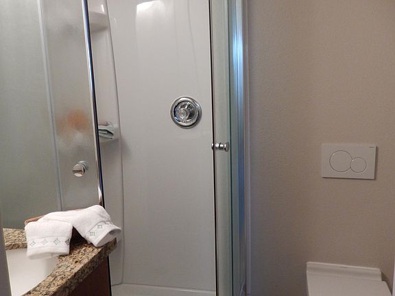 5th image of 1030 Agate St APT 4