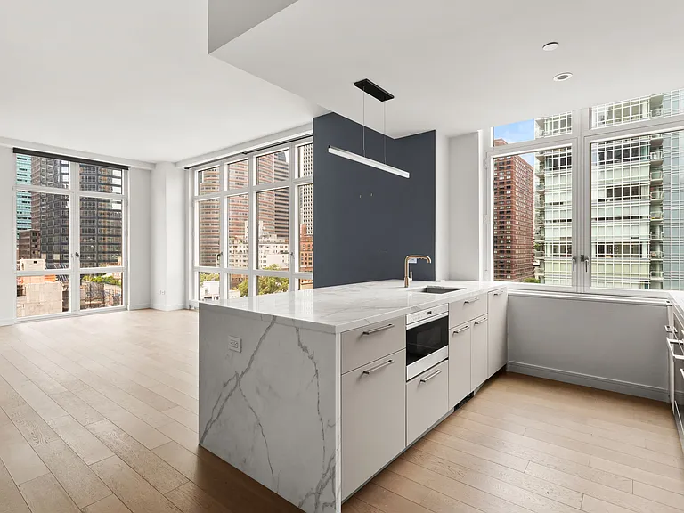 305 E 51st St #10D — Photo 3