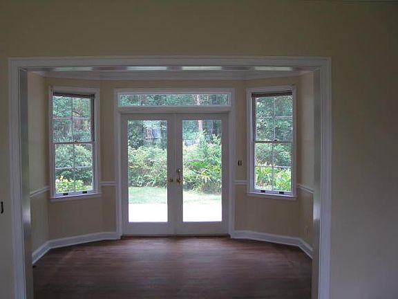 3rd image of 4700 Iroquois Ave
