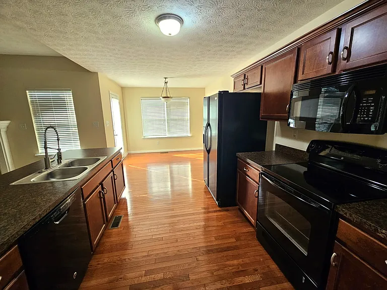 403 Persimmon Dr — Photo 7
