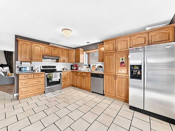 5th image of 79 N Castledale Way NE