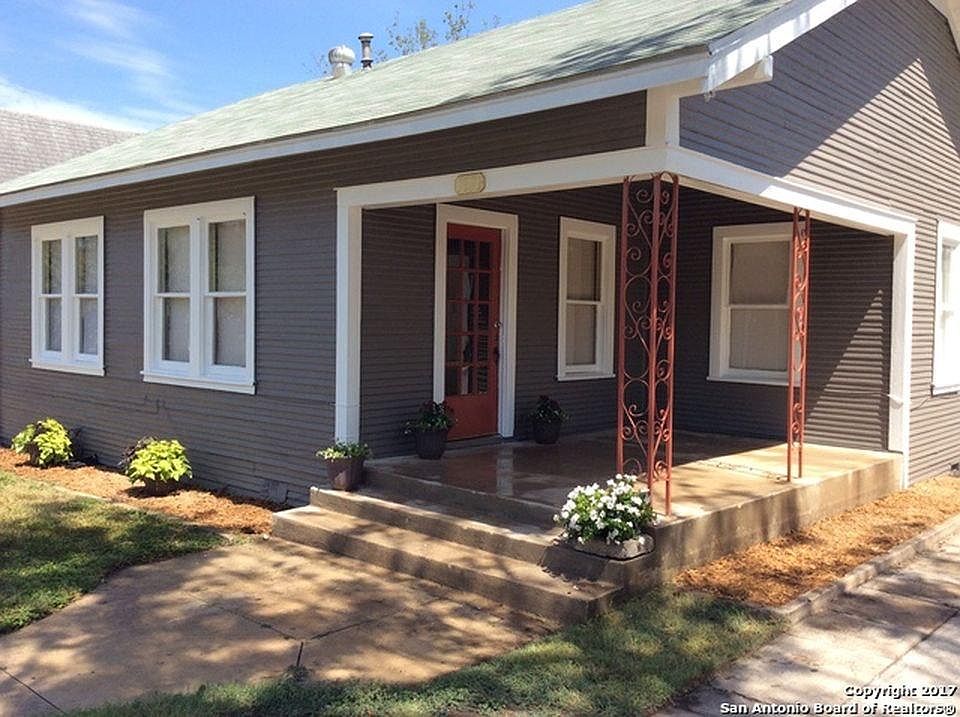 1111 Bailey Ave.