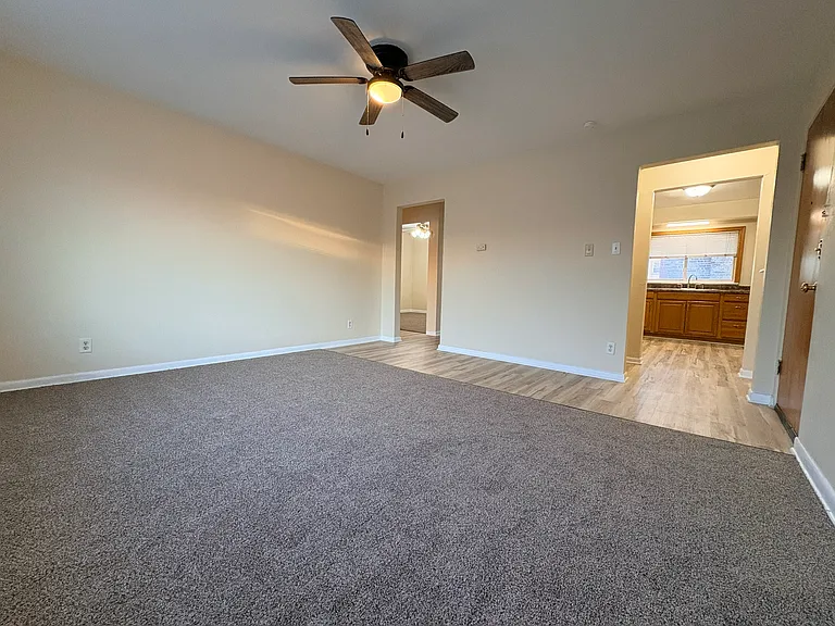 Living room (wide)