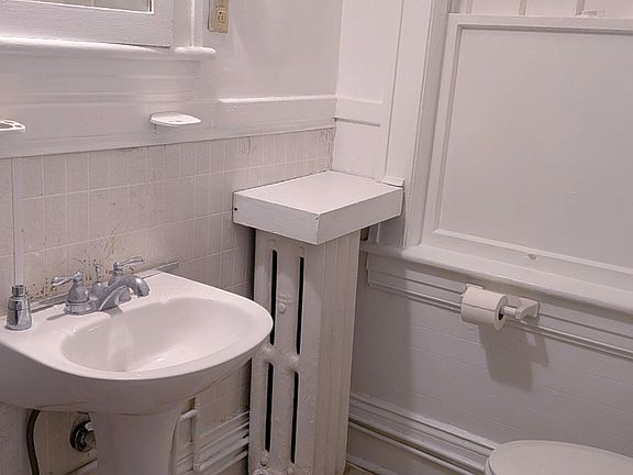 5th image of 542 Highland Ave SW #2
