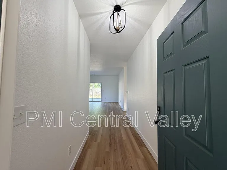 2210 Birchwood Ct — Photo 4