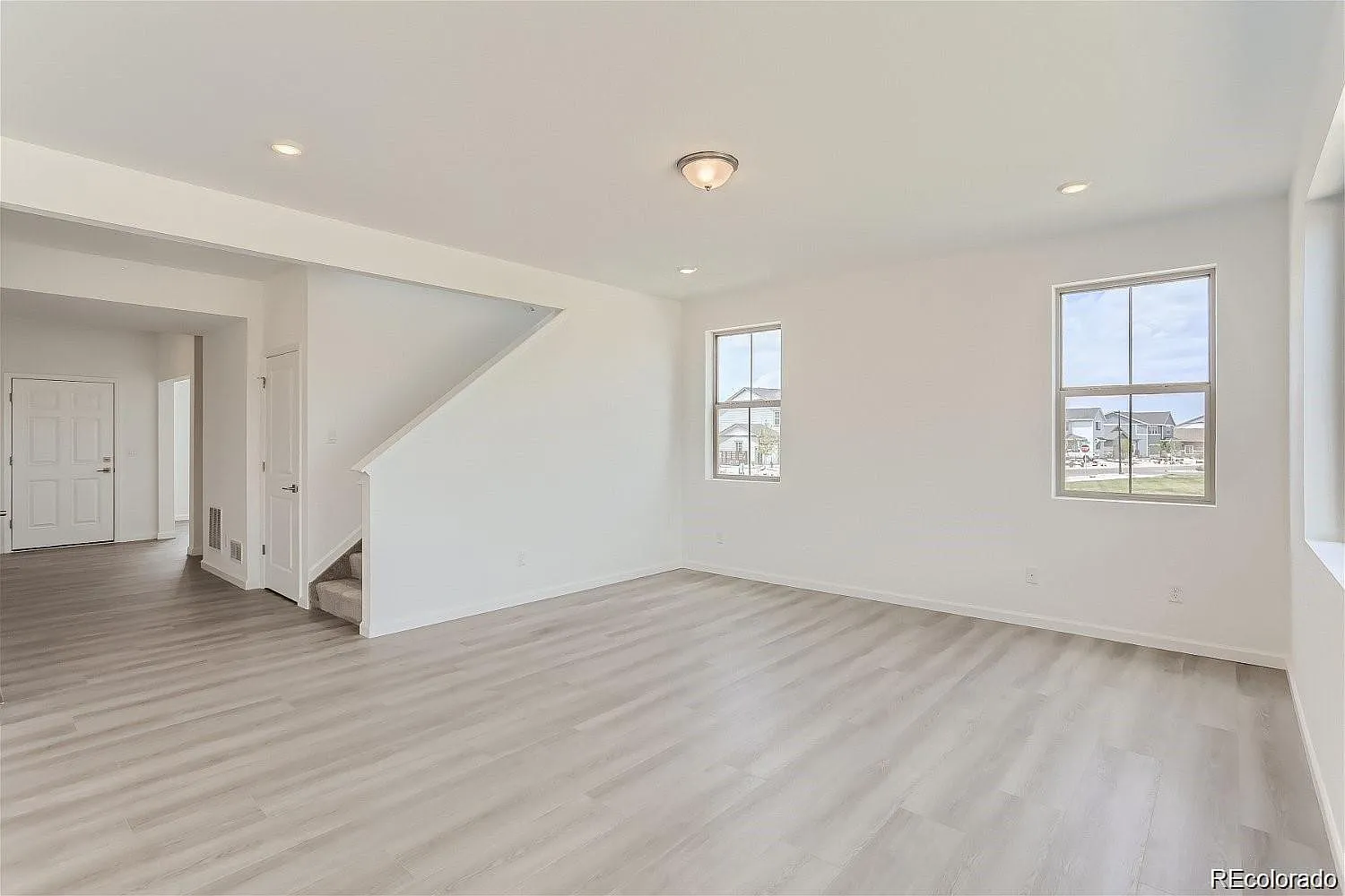 4 bed, 2.5 bath, 2476 sqft, $3,200 — Photo 2