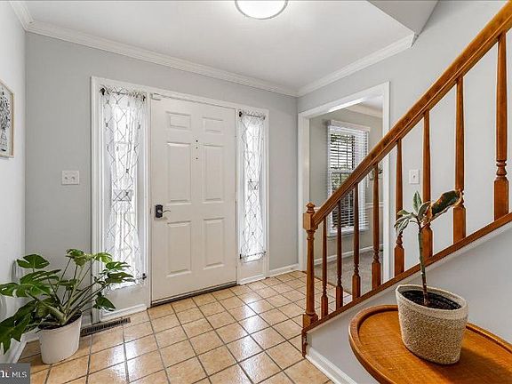 3rd image of 1 Hosta Ct