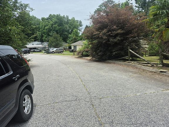 4th image of 306 Walnut Crest Ct