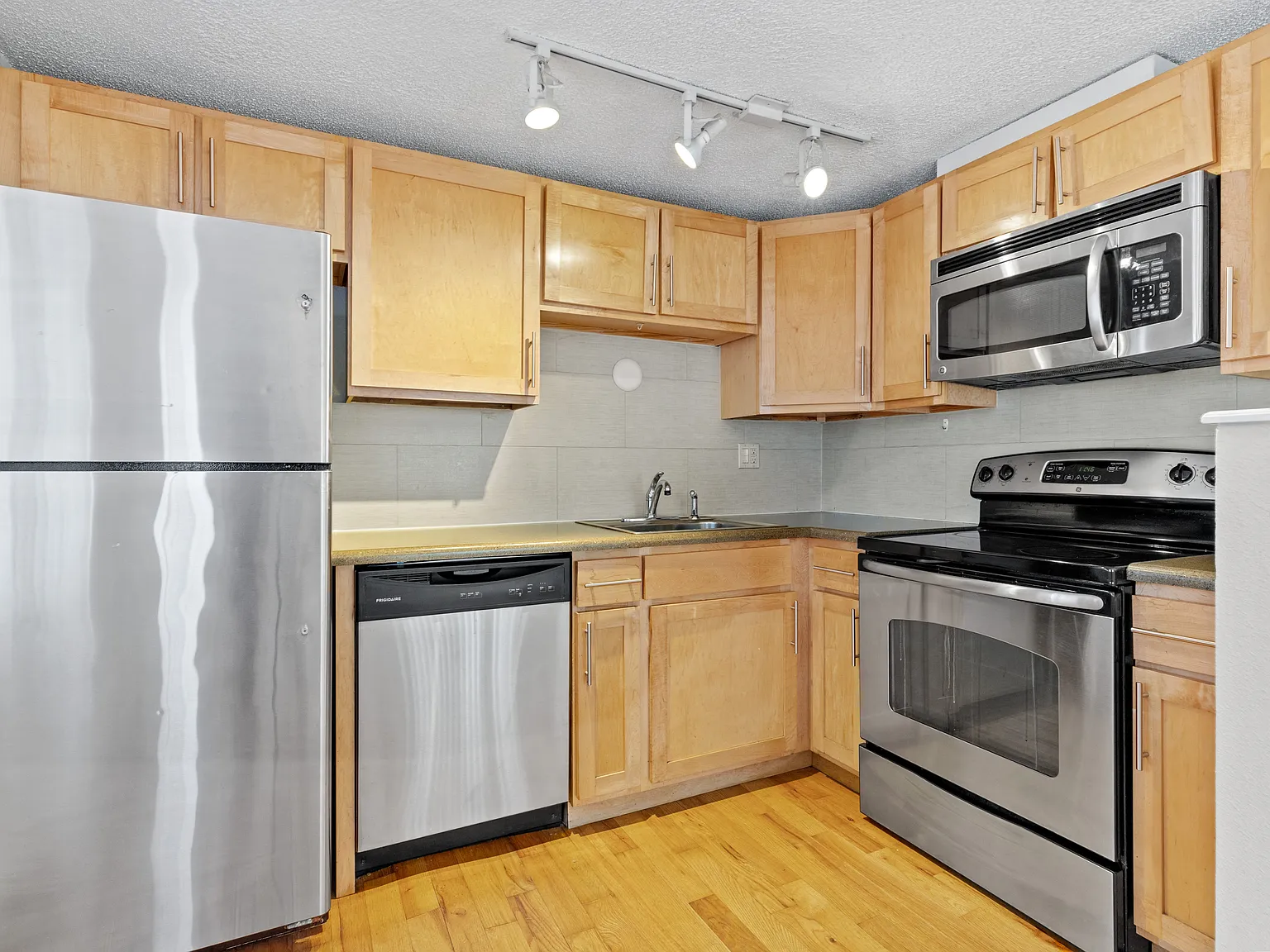 Lincoln Park Apartments — Photo 3