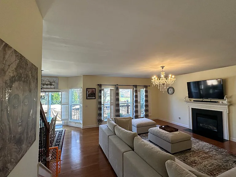 1110 Waverly Pl — Photo 22