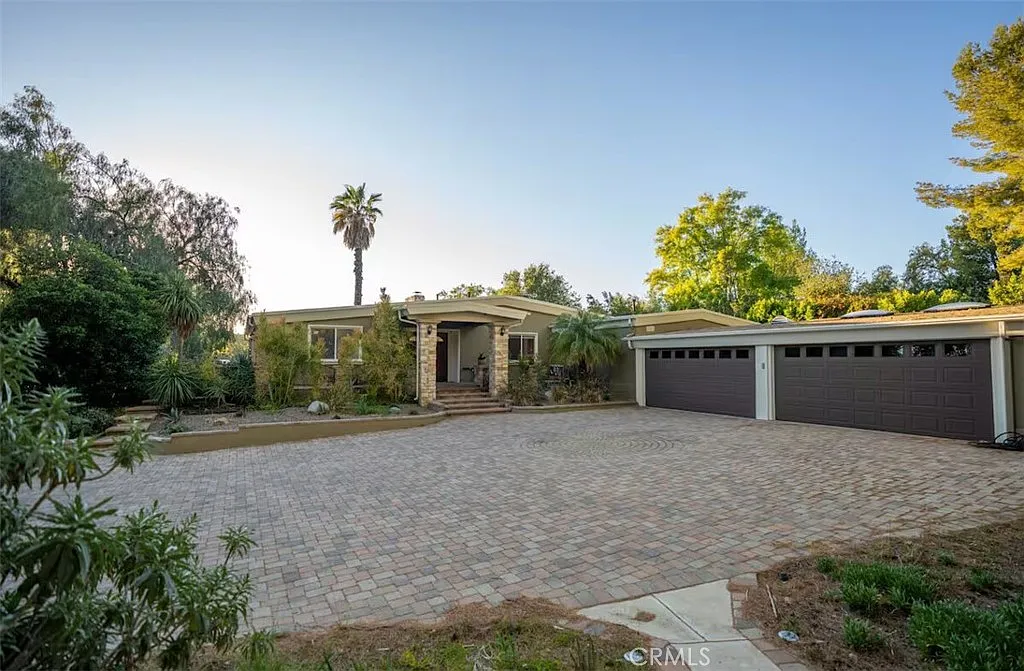 5 bed, 3306 sqft, $12,750 — Photo 3