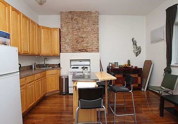 2nd image of 132 Jefferson St #1F