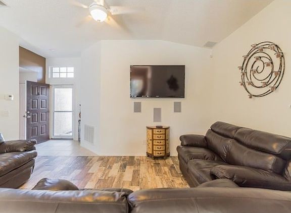3rd image of 302 Tavernier Dr