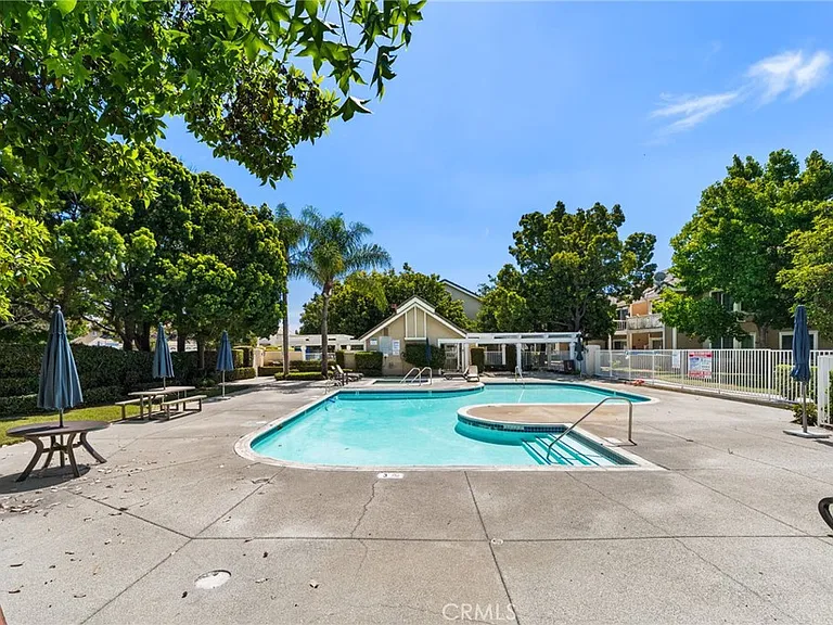 3860 Amberly Dr — Photo 26