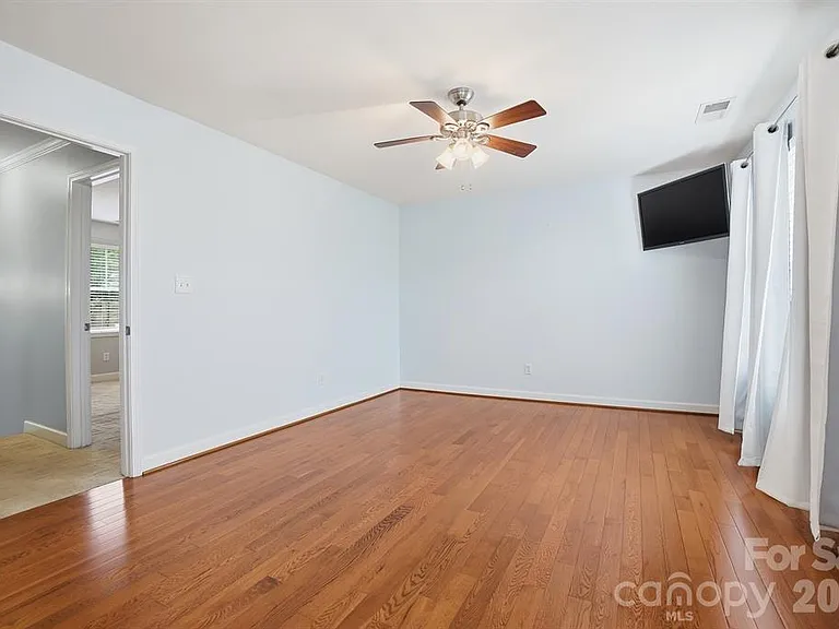 19512 Topgallant Dr — Photo 31