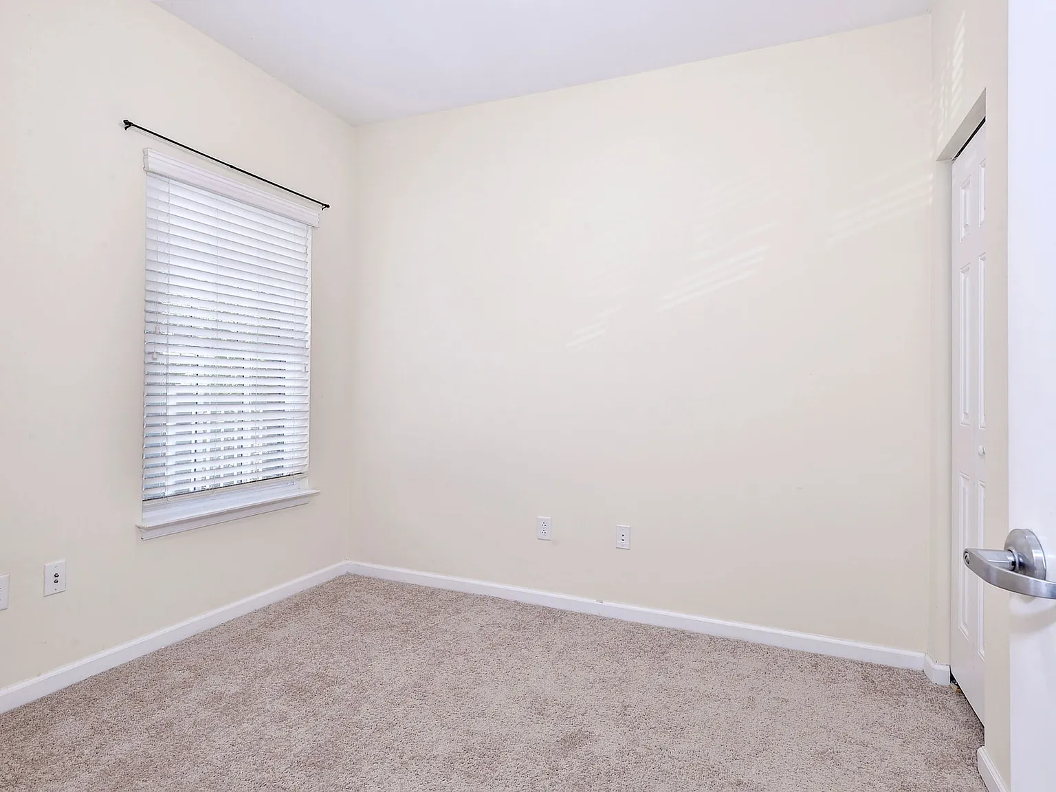 4345 New Town Ave — Photo 4