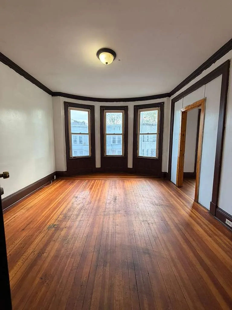 3 bed, 1300 sqft, $1,590 — Photo 3