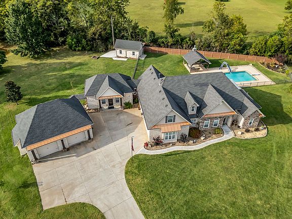 2nd image of 103 Chattaroy Ct